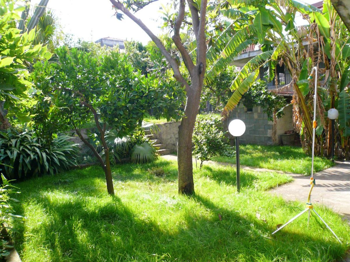 4 Bedrooms House With Sea View And Enclosed Garden At Riposto 1 Km Away From The Beach المظهر الخارجي الصورة